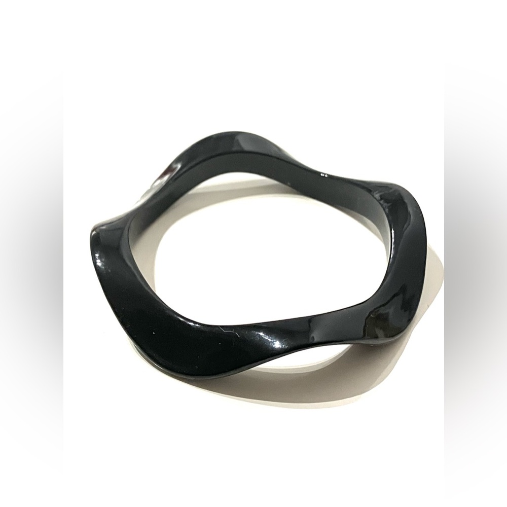 Vintage Wavy Black Acrylic Bangle Bracelet